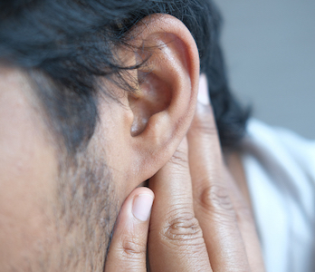 Deficiência auditiva unilateral: conheça os sintomas, as causas e os tratamentos